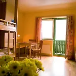 Hostel Jufa St. Martin *