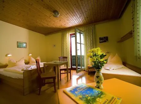 Hostel Jufa St. Martin *